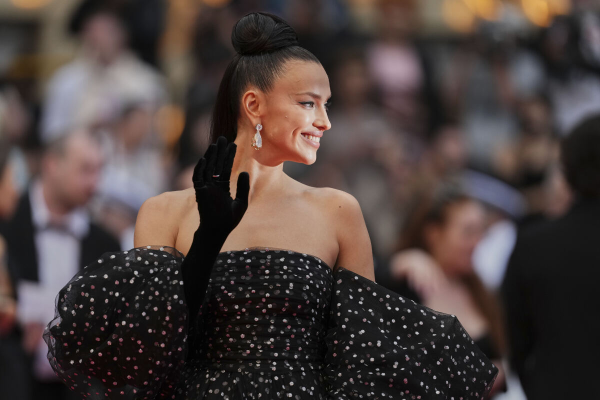 France Cannes 2025 Irina Shayk v kreácii Armani Privé Ceremony Red Carpet
