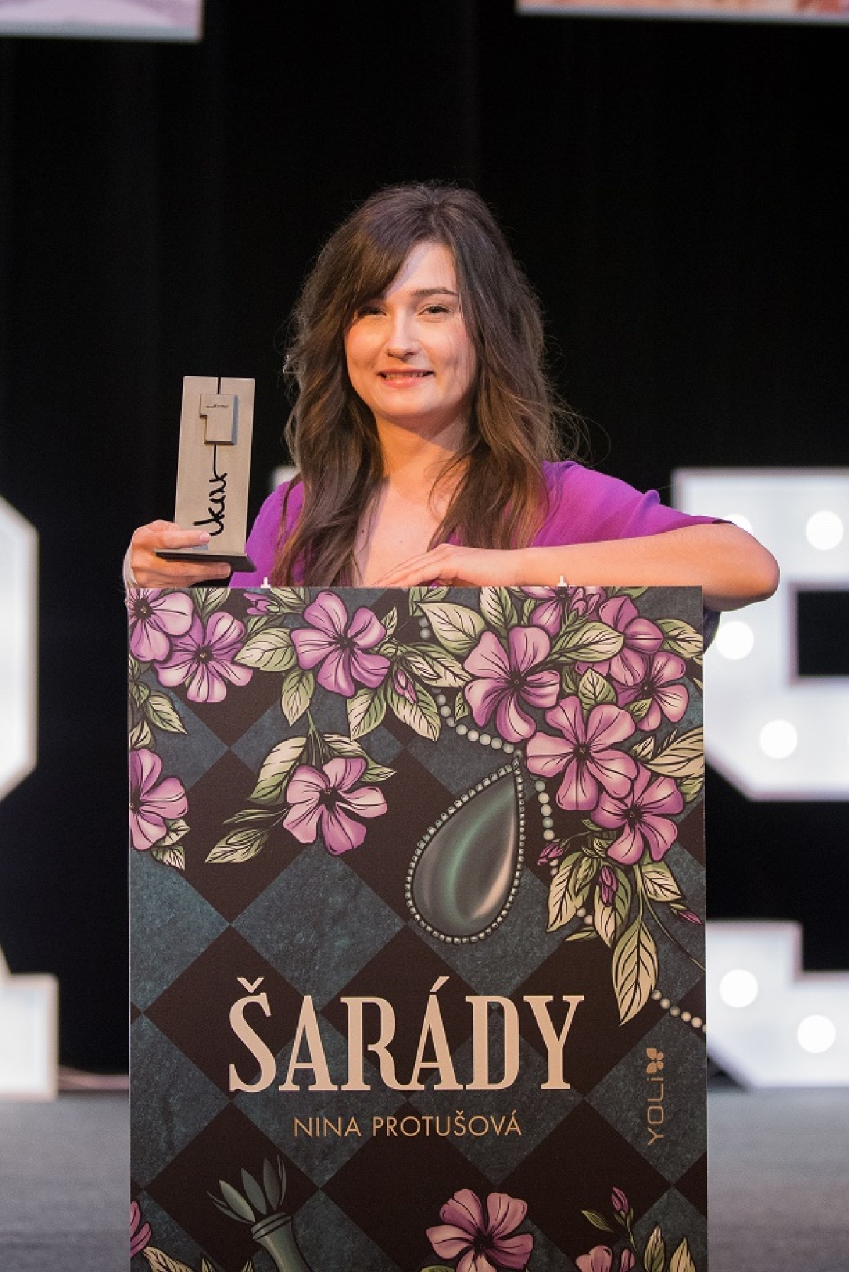 Nina Protušová, Ikariáda