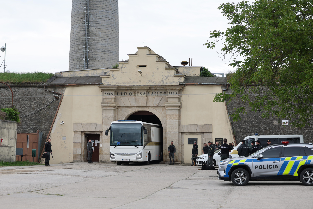 Leopoldov Súd Černák, väzni, väzenie, polícia,