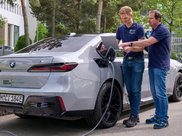 BMW i7 - prototyp s batériami solid-state 2025
