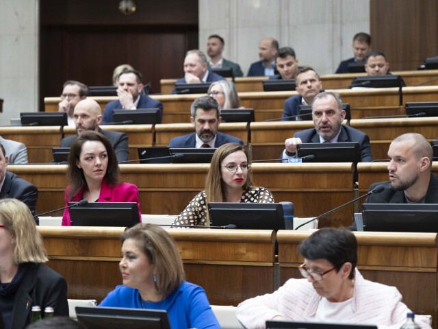 NR SR / Parlament /