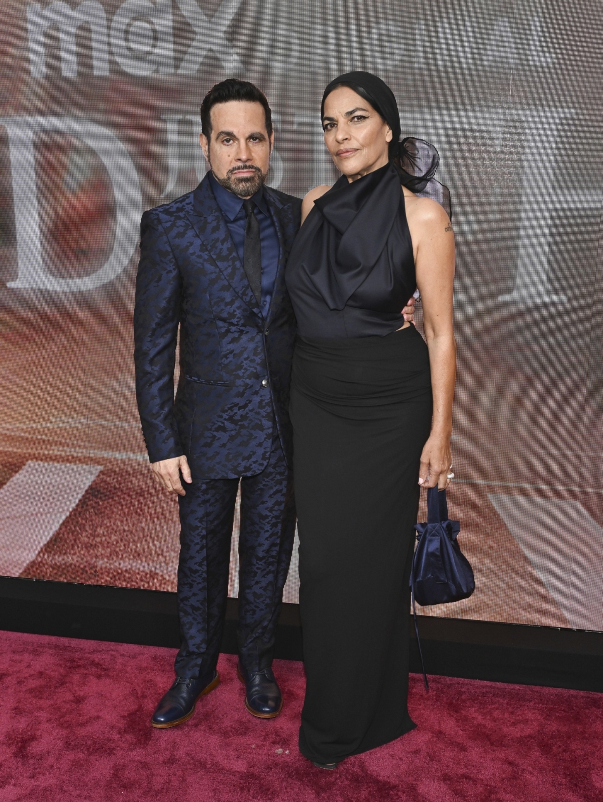 Herec Mario Cantone a herečka Sarita Choudhury.