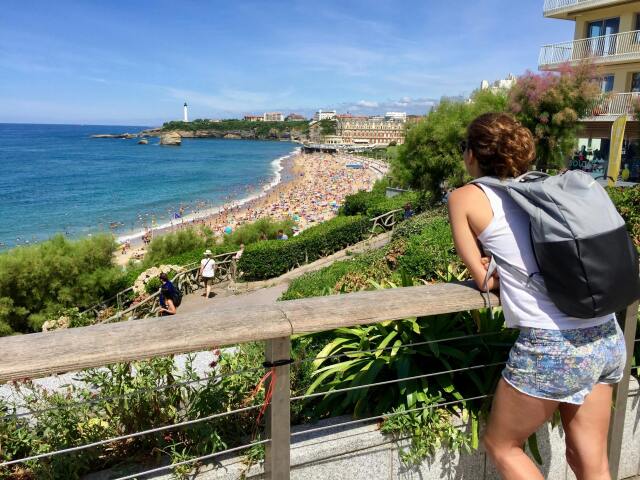 Biarritz, Francúzsko, pláž, more, dovolenka, cestovanie, turistka