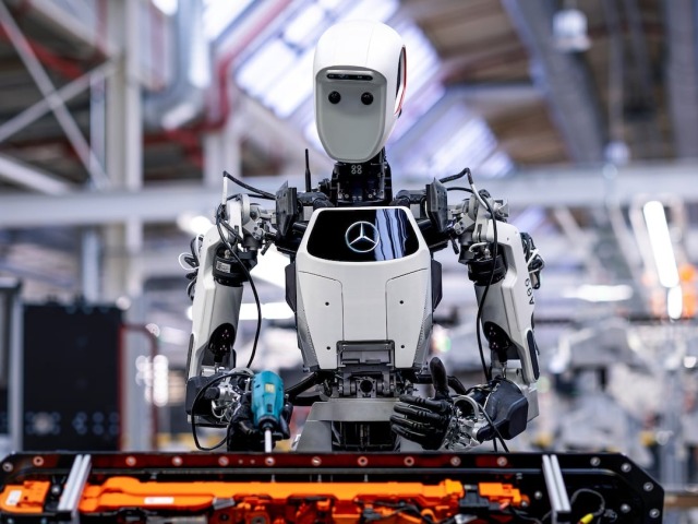 Roboty v továrňach