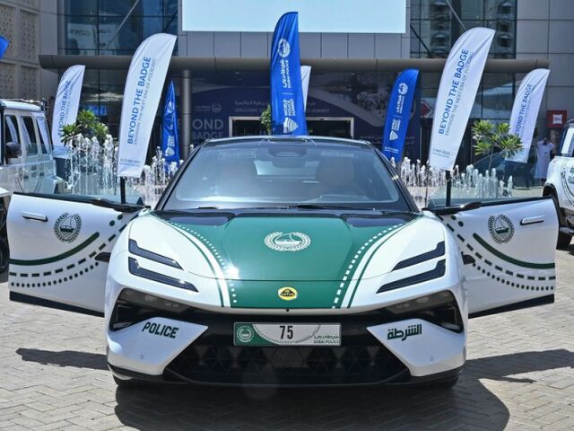 Lotus Emeya S - dubajská polícia