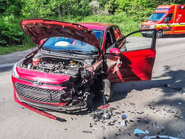 zrážka, nabúrane osobné auto, dopravná nehoda