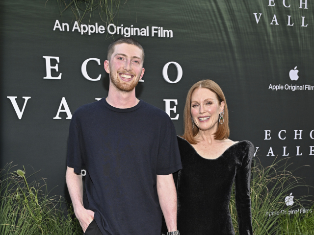 Julianne Moore, Caleb Freundlich