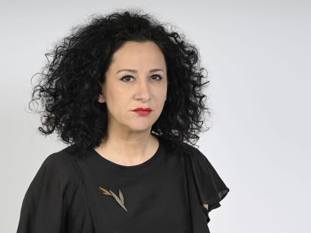 SR portrét studiofoto politika Jaurová BAX