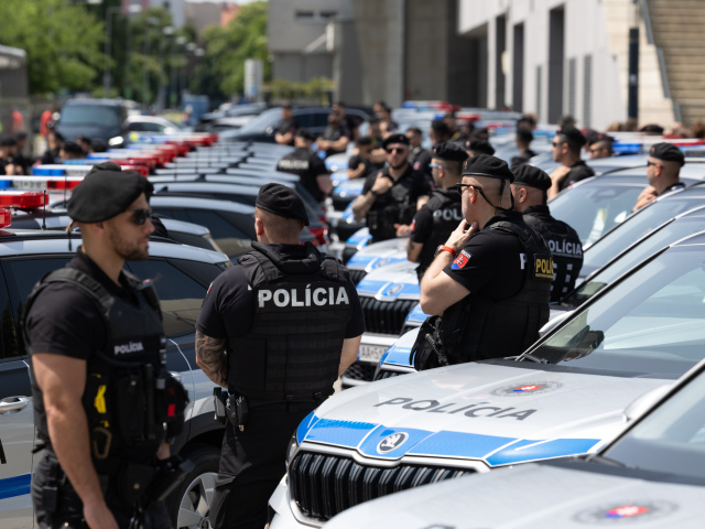 polícia autá policajt