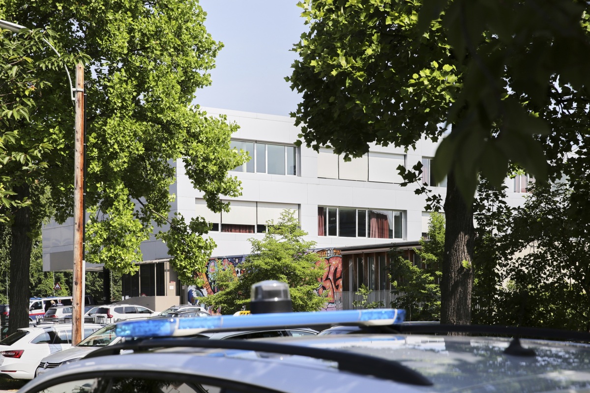 rakúsky graz, polícia, policajt, streľba na škole