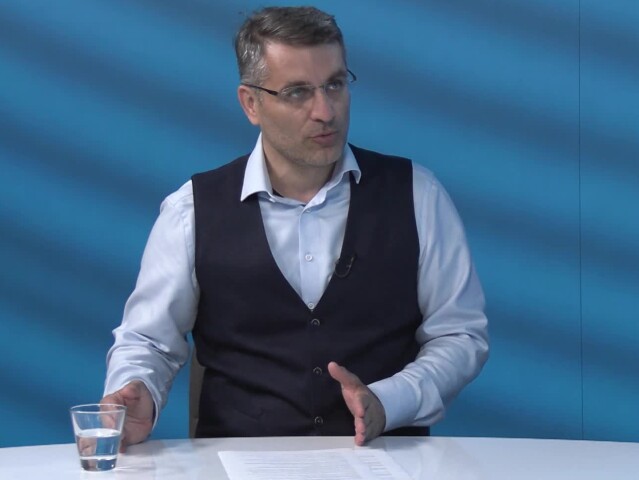 Pavel Škriniar, Ide o peniaze