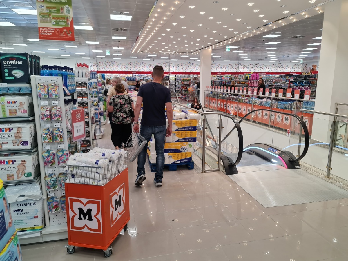Poschodie novej predajne Mueller Trencin