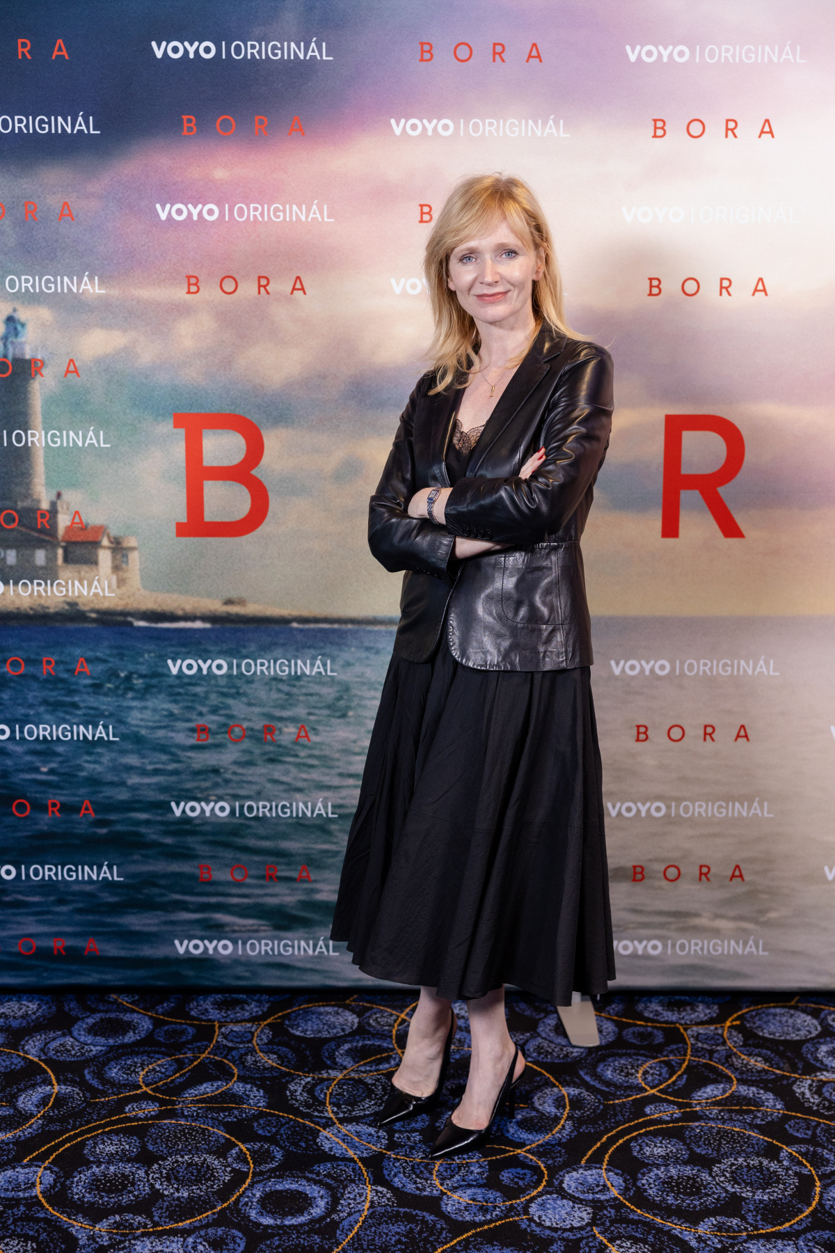 Herečka Anna Geislerová hrá tiež v minisérii Bora. 