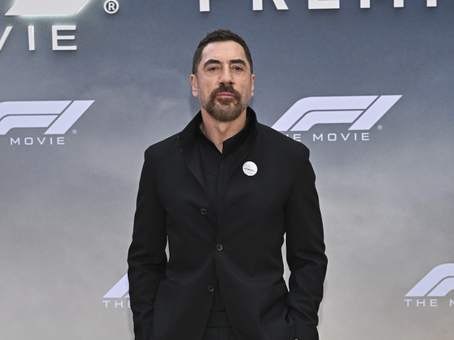 Herec Javier Bardem tiež účinkuje v snímke F1. 