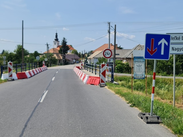 Most s dopravnym obmedzenim vo Velkych Dravciach