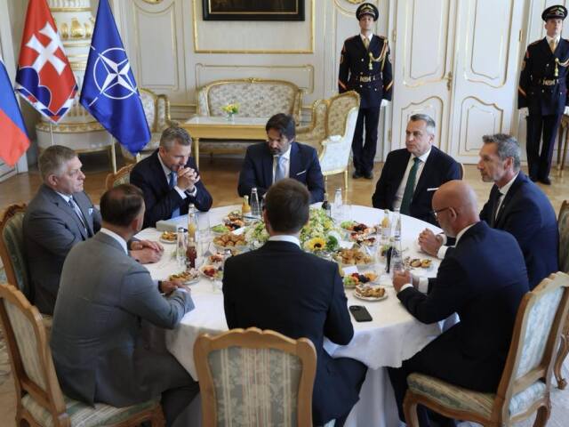 okrúhly stôl, pellegrini, nato, zbrojenie