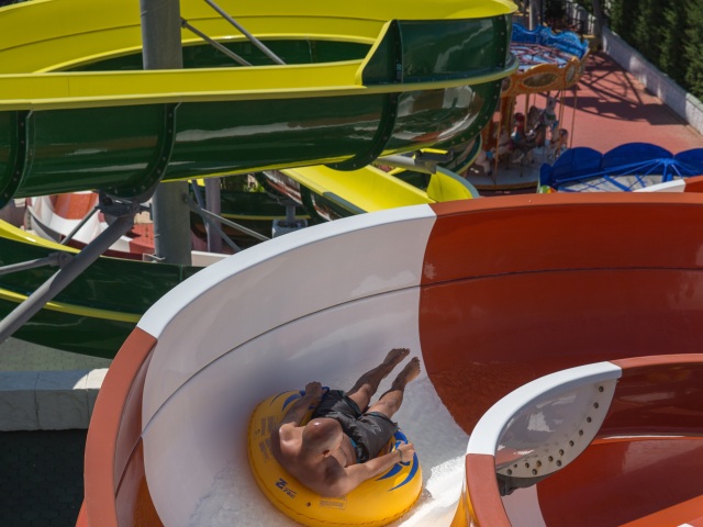 vodný park, tobogan, akvapark, aquapark, šmýkačky