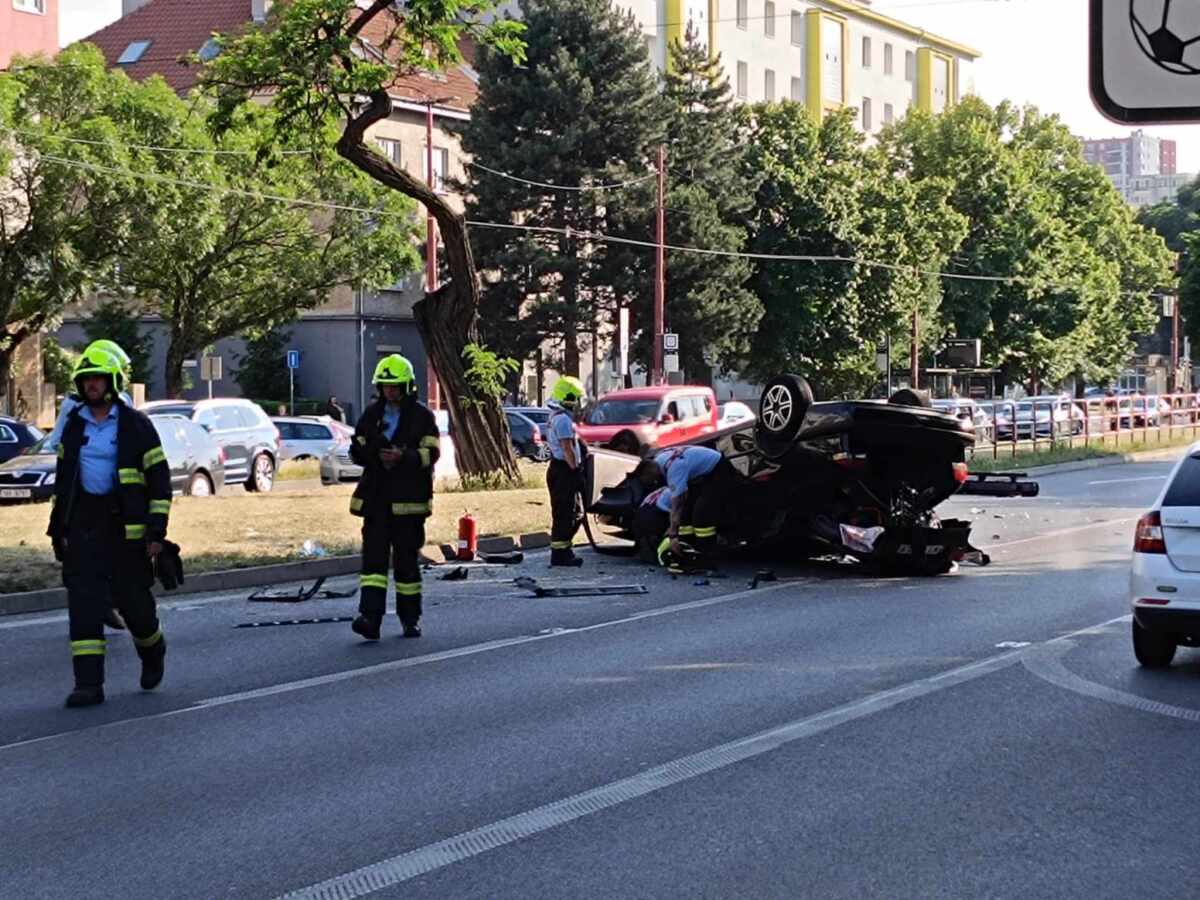 nehoda, trnavská cesta Bratislava