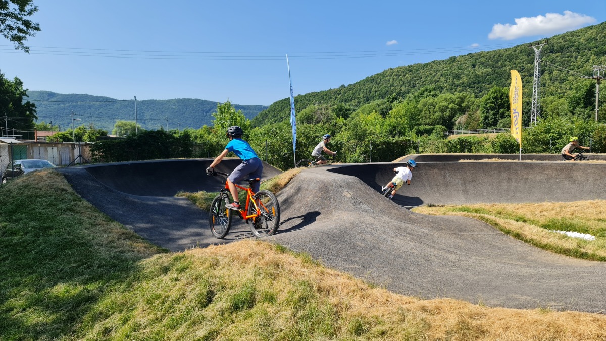 Pumptrackova draha v Roznave