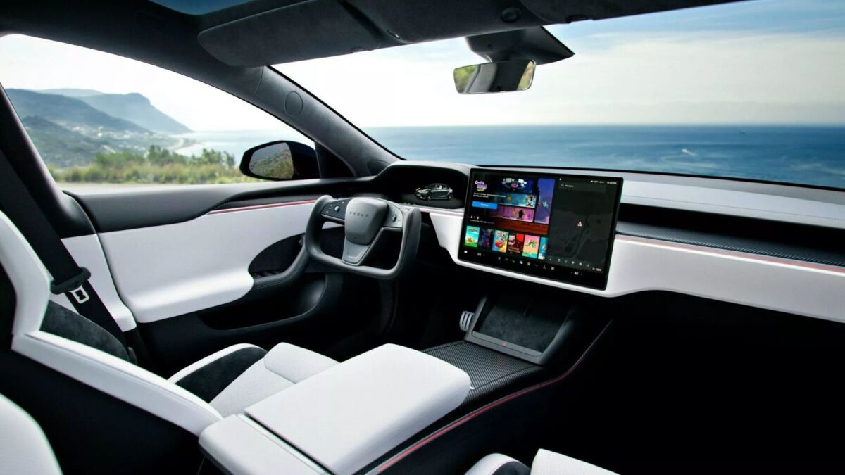 Tesla Model S 4