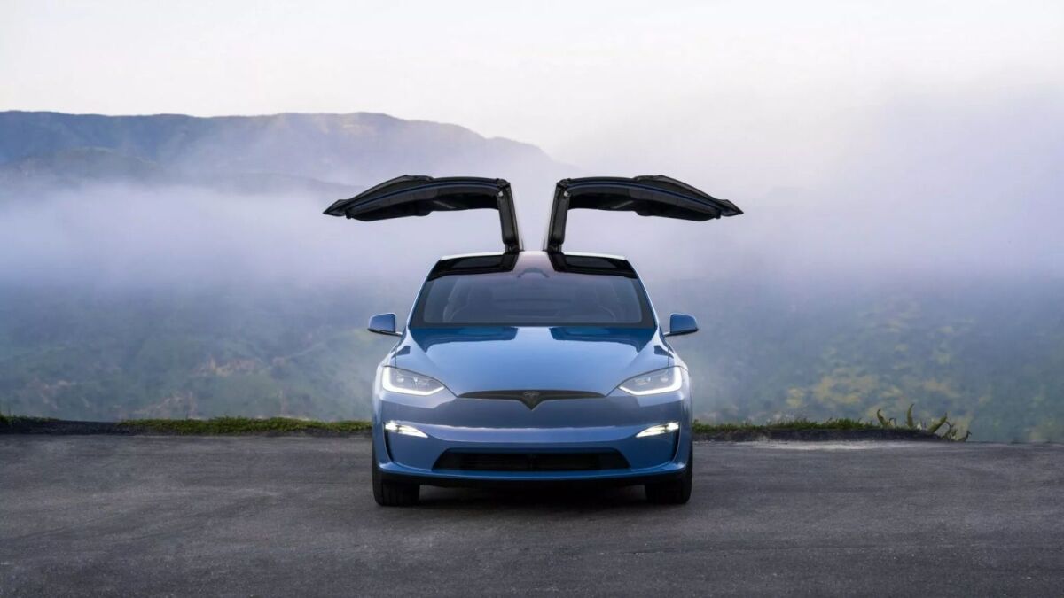 Tesla Model X 3
