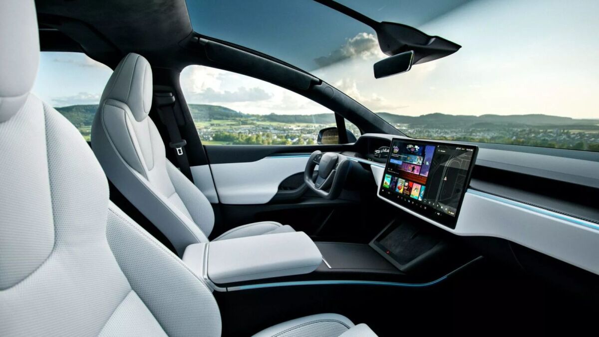Tesla Model X 6
