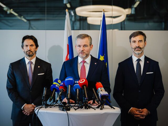 PREZIDENT: Stretnutie pred samitom NATO v Haagu