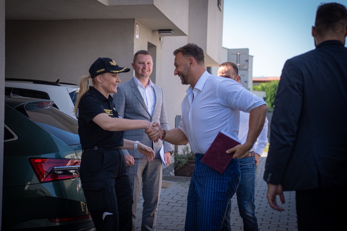 byty pre policajtov, Matúš Šutaj Eštok