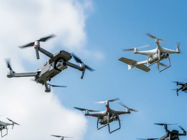 Skupina dronov - obrázok vytvorený umelou inteligenciou