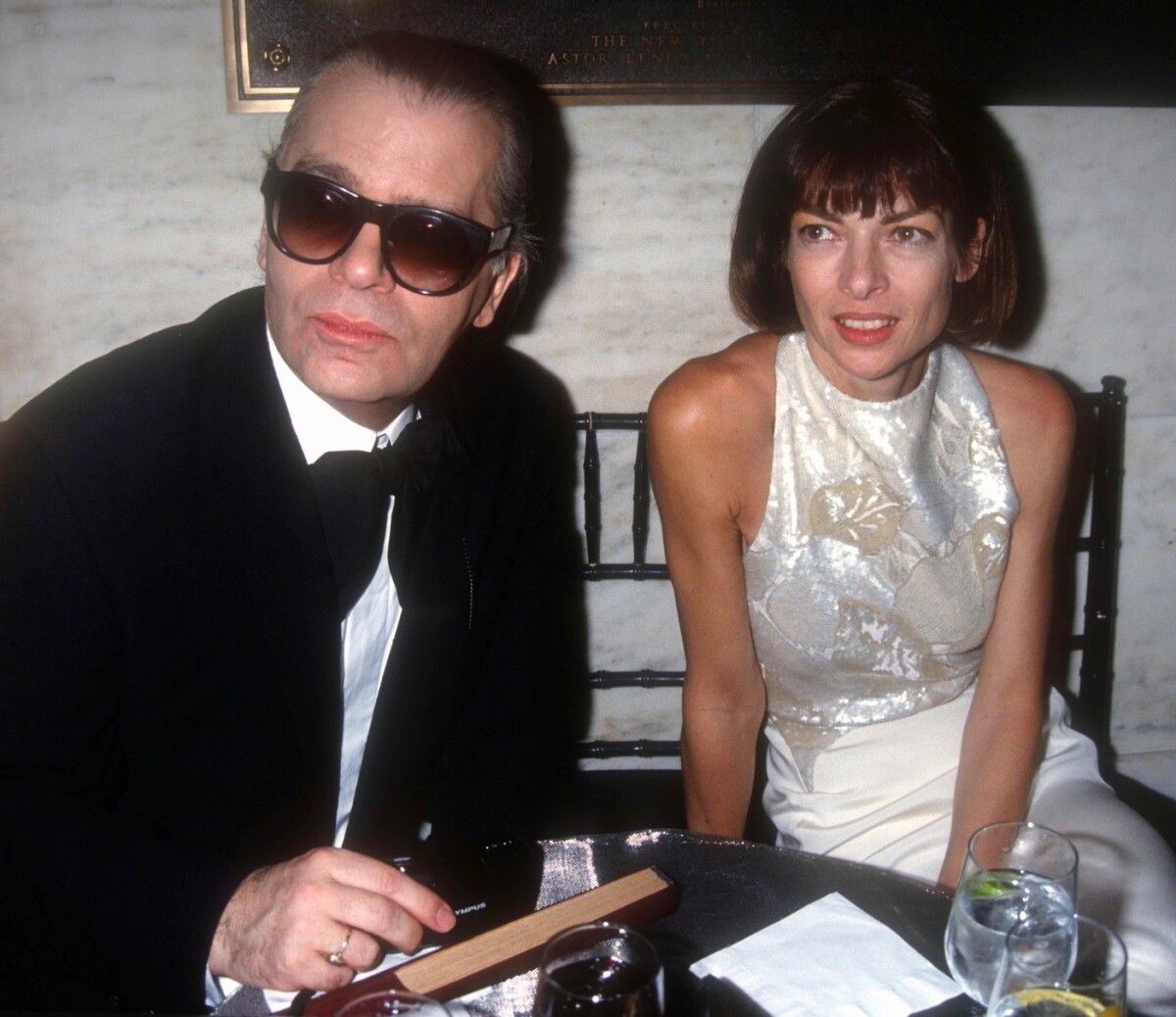 Záber z roku 1992: Anna Wintour a jej milovaný dizajnér Karl Lagerfeld. 