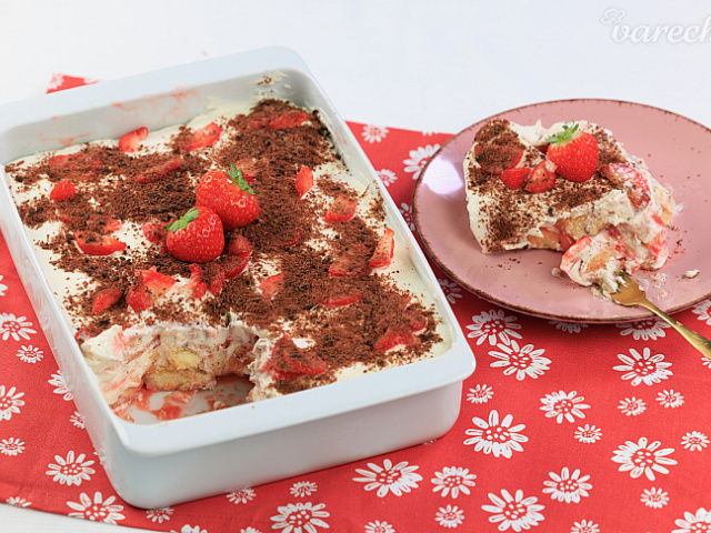 Variabilná dobrota: Z mascarpone, s kávou a vajíčkami, ale aj bez nich. 10 receptov na jahodové tiramisu 