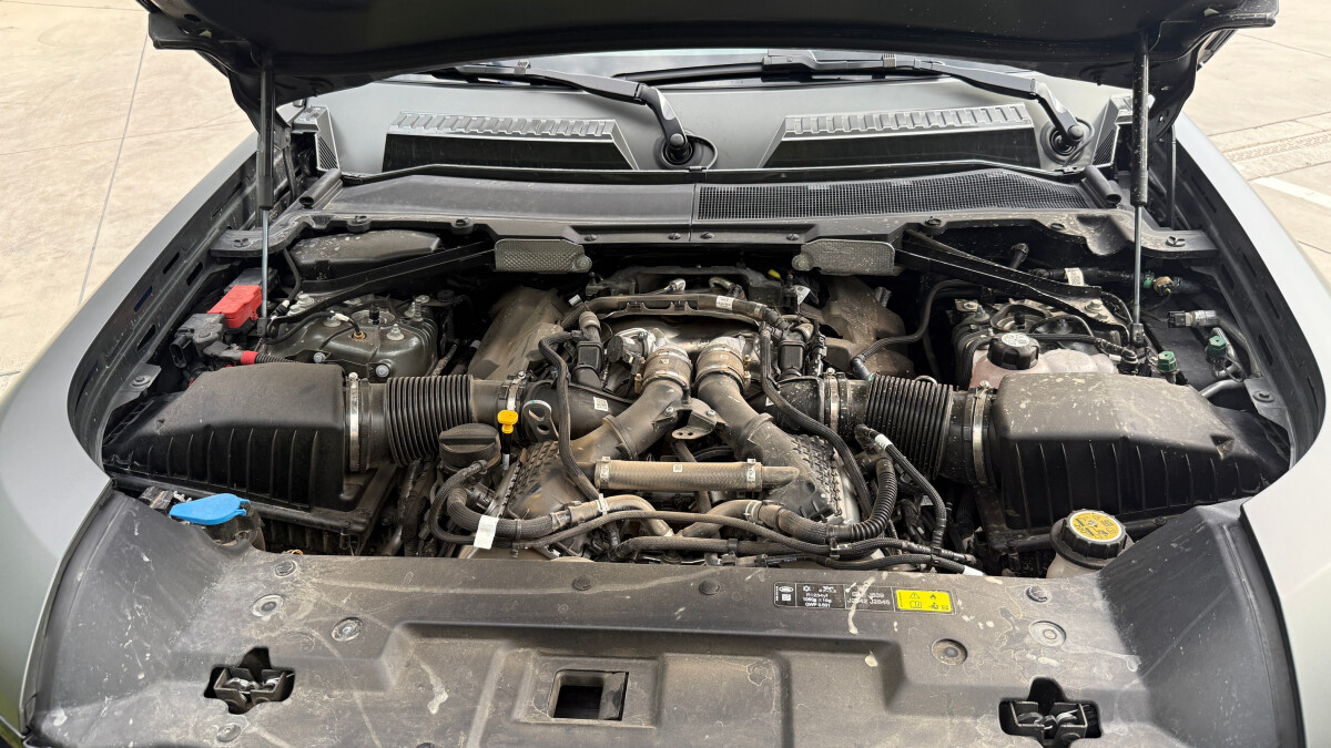 Land Rover Defender Octa (2025)