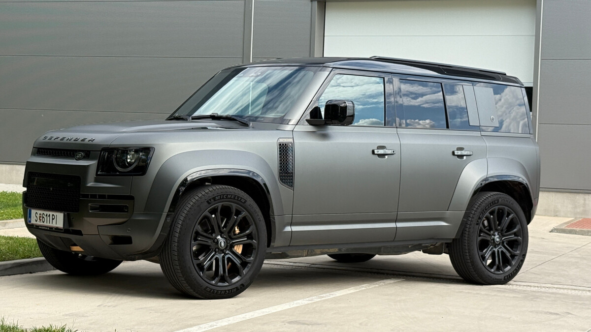 Land Rover Defender Octa (2025)