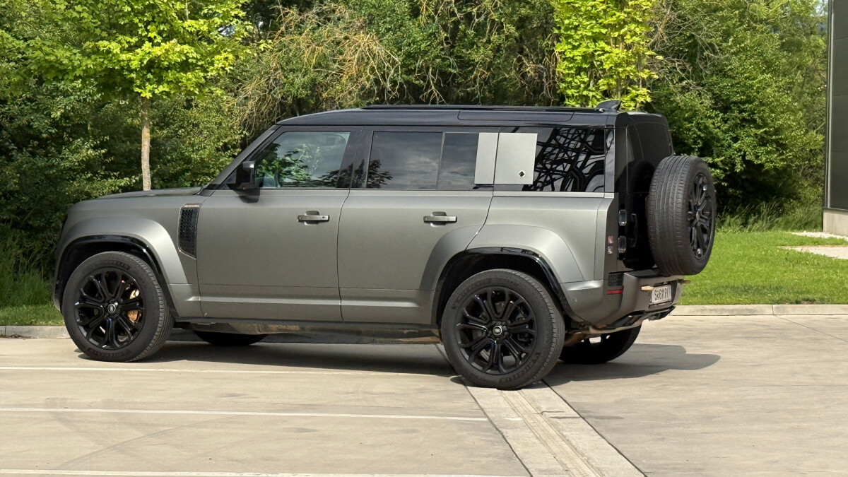 Land Rover Defender Octa (2025)