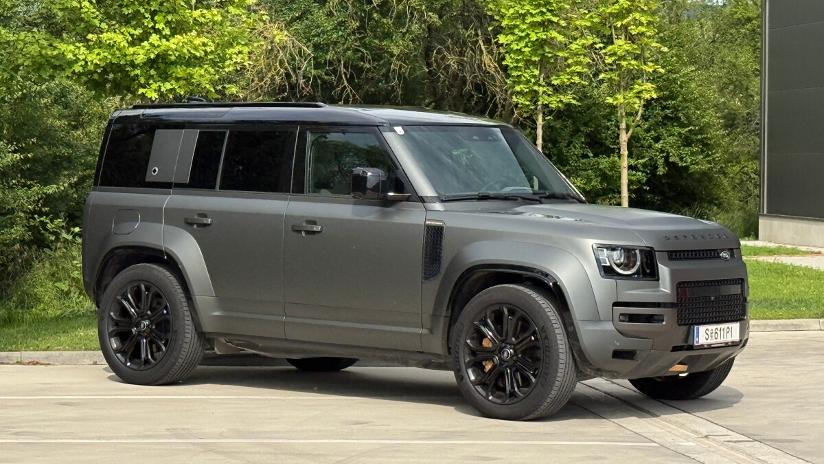 Land Rover Defender Octa (2025)