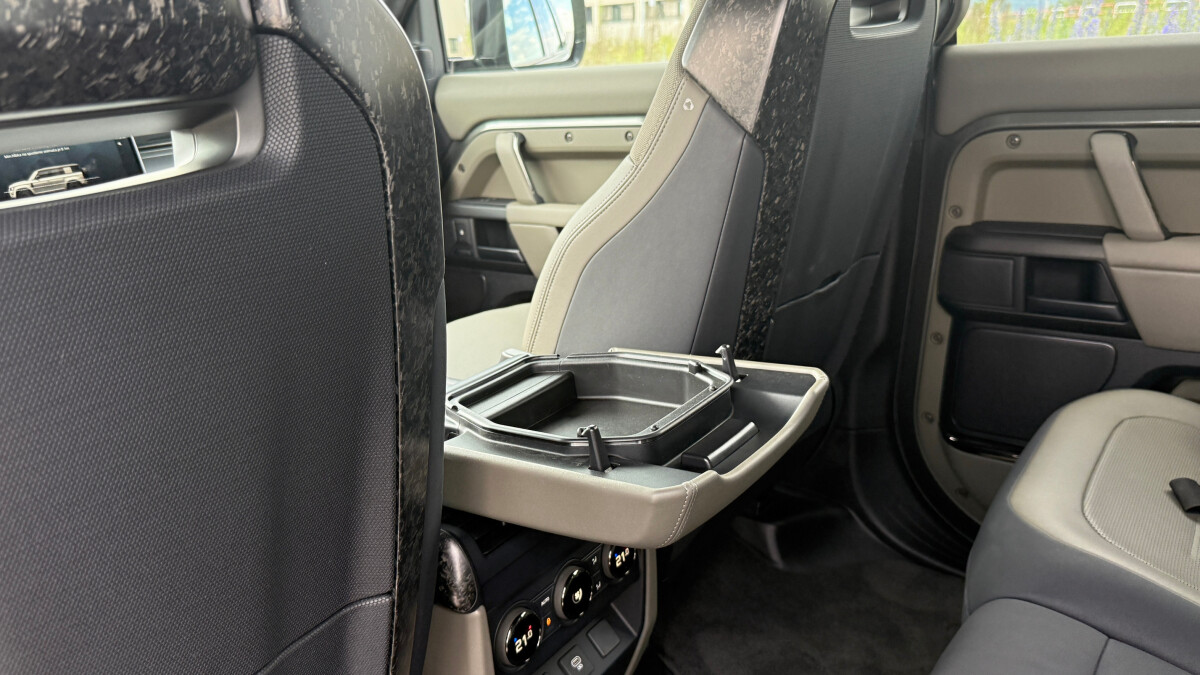 Land Rover Defender Octa (2025)
