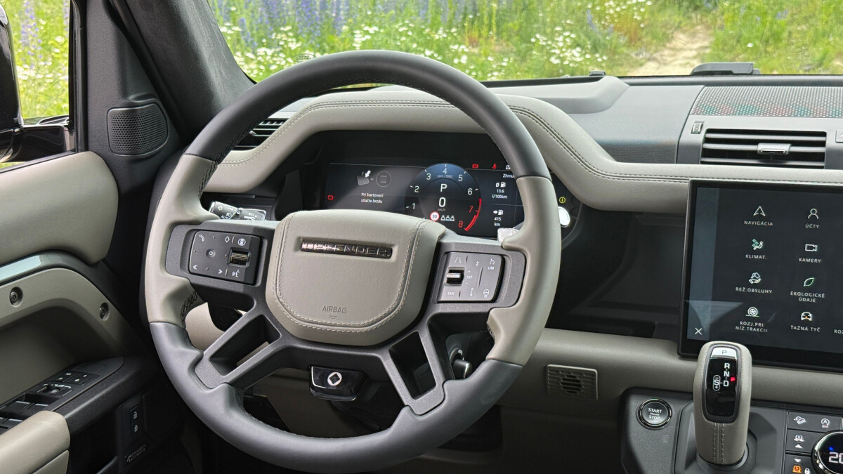 Land Rover Defender Octa (2025)