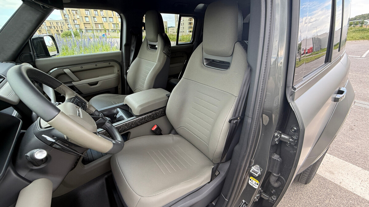 Land Rover Defender Octa (2025)