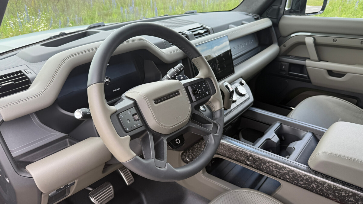 Land Rover Defender Octa (2025)