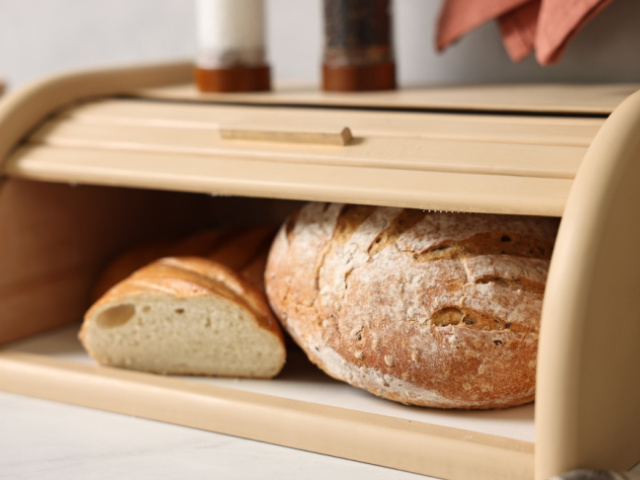 Dilema horúceho leta: Patrí chlieb do chladničky alebo nie?