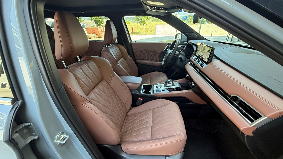 Mitsubishi Outlander PHEV 2.4 (2025)