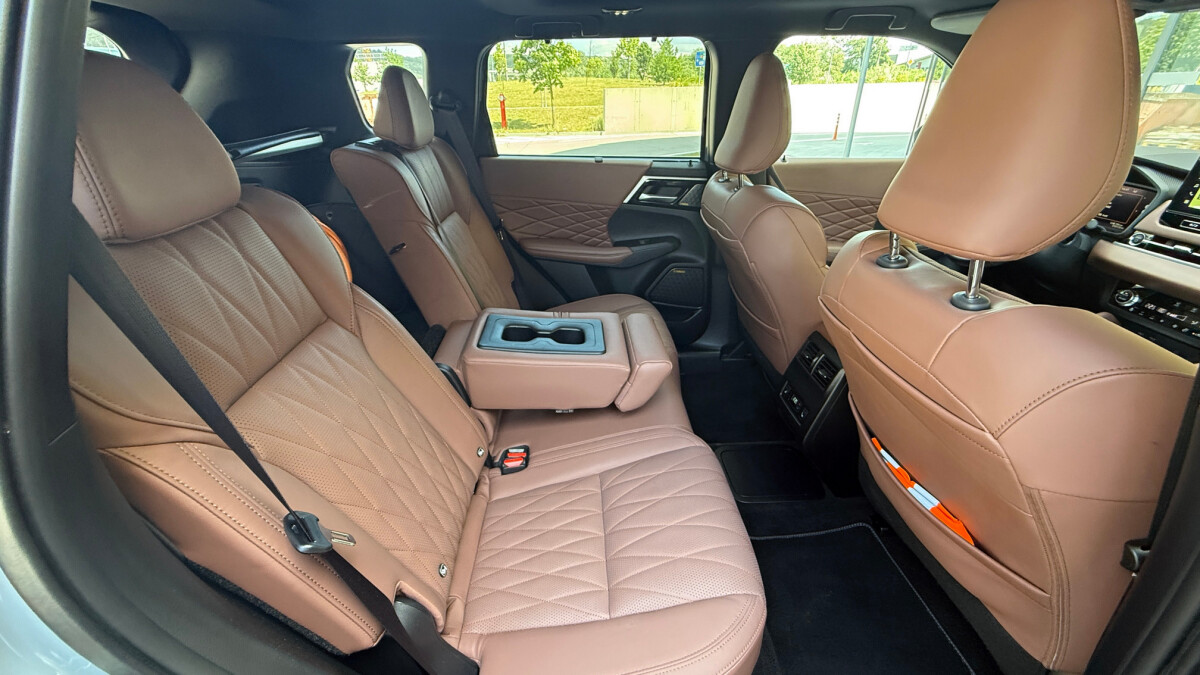 Mitsubishi Outlander PHEV 2.4 (2025)