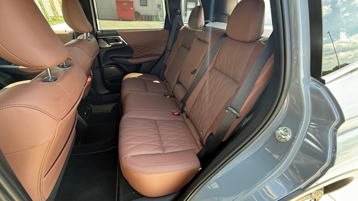 Mitsubishi Outlander PHEV 2.4 (2025)