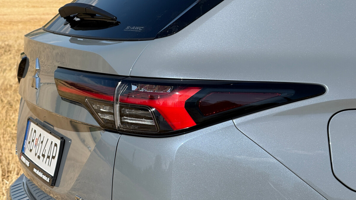 Mitsubishi Outlander PHEV 2.4 (2025)