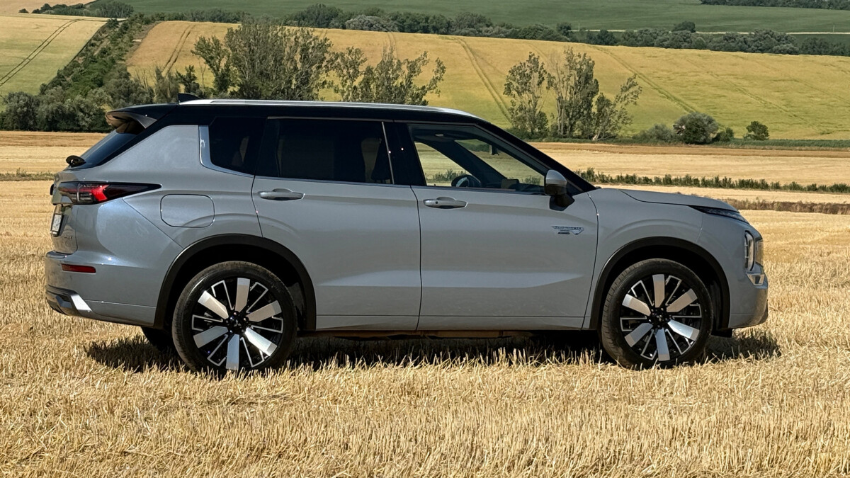 Mitsubishi Outlander PHEV 2.4 (2025)