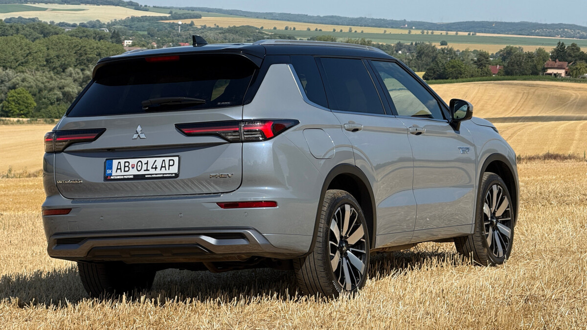 Mitsubishi Outlander PHEV 2.4 (2025)