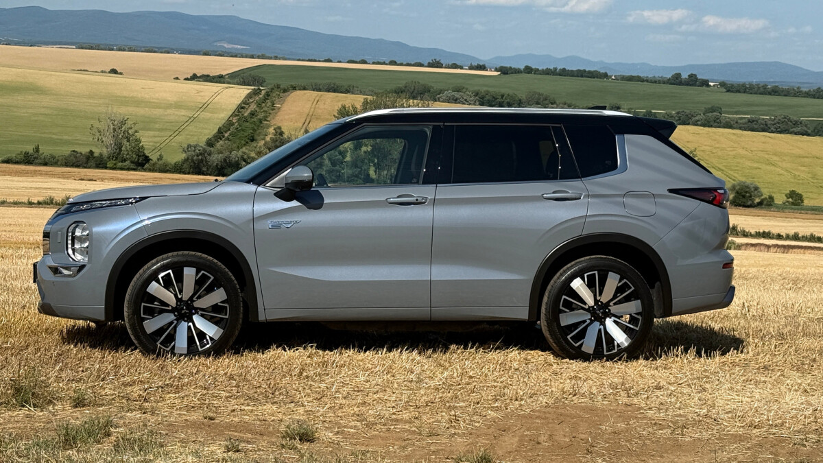 Mitsubishi Outlander PHEV 2.4 (2025)