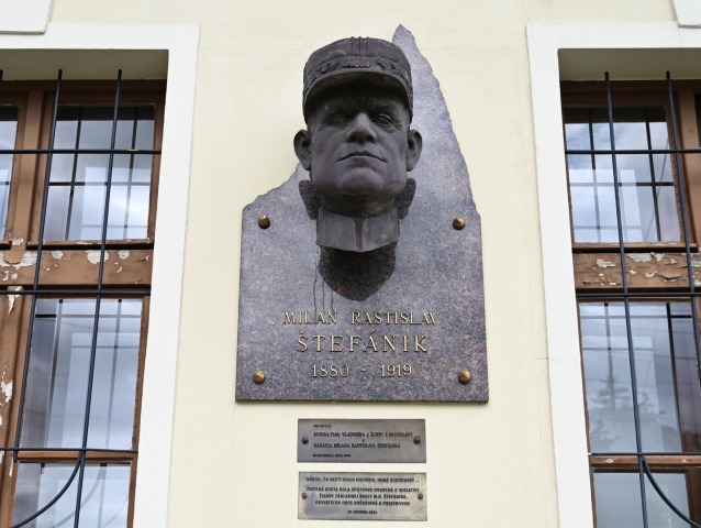 Košariská Štefánik busta
