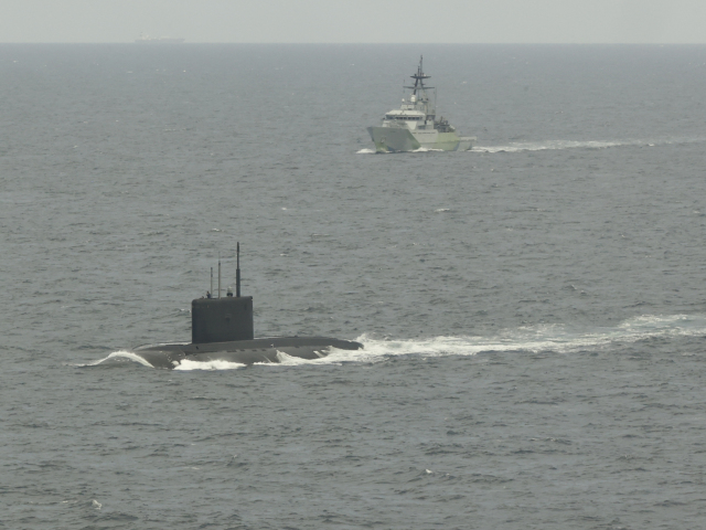 ponorka RFS Novorossijsk, britská vojnová loď HMS Mersey