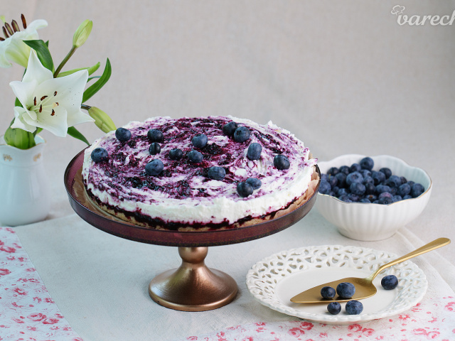 Videotip: Nepečený jogurtovo-čučoriedkový cheesecake s korpusom zo suchárov